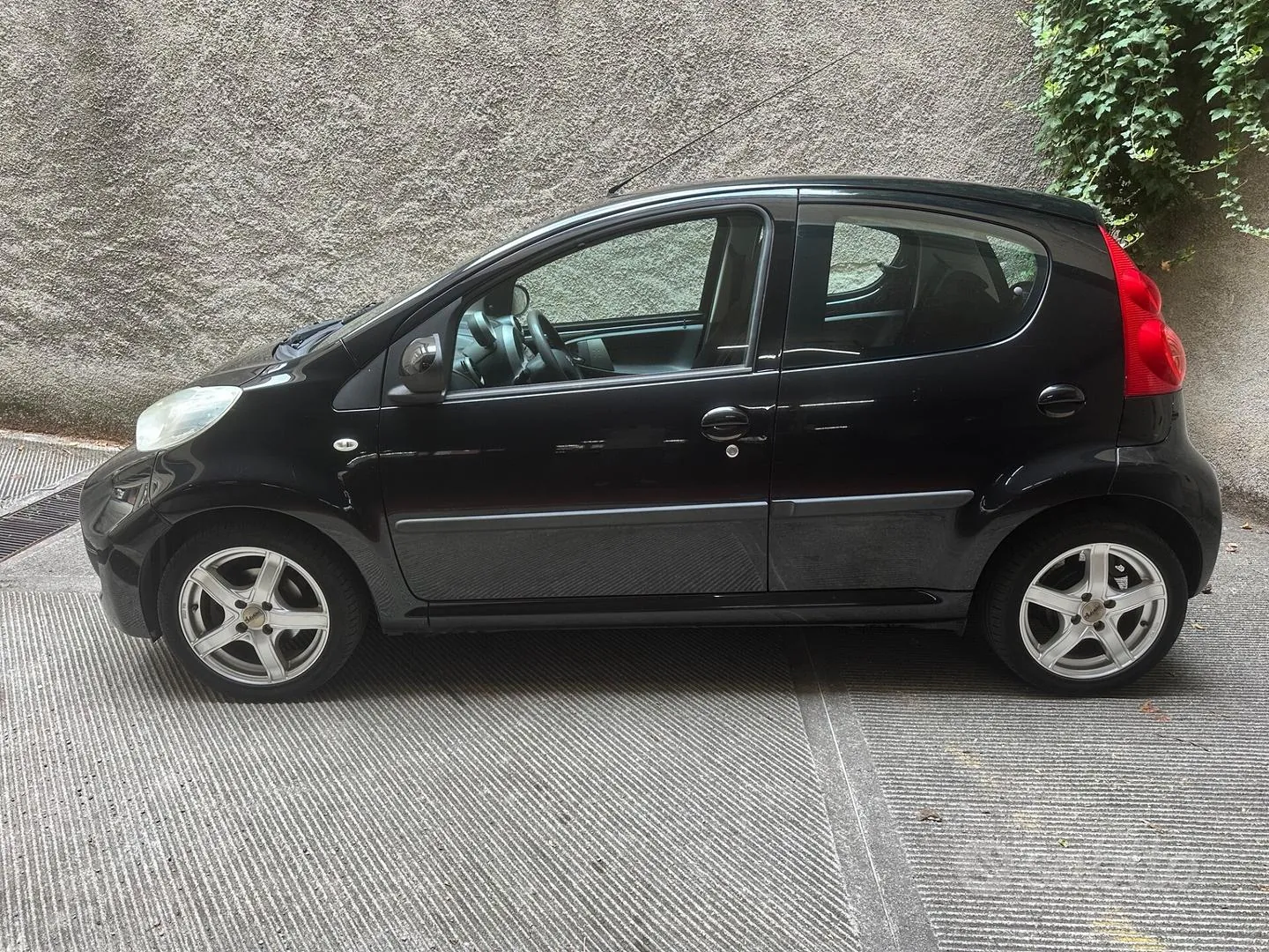 Peugeot 107 2010 photo 2