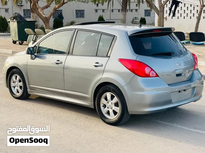Nissan Versa 2012 photo 2