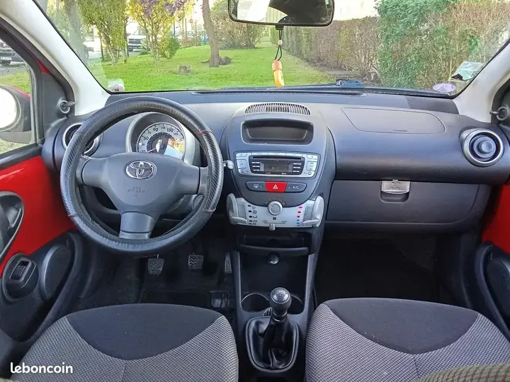 Toyota Aygo 2012 photo 3