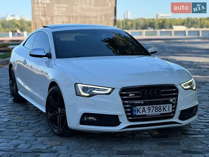 Audi S5 2012 photo 2
