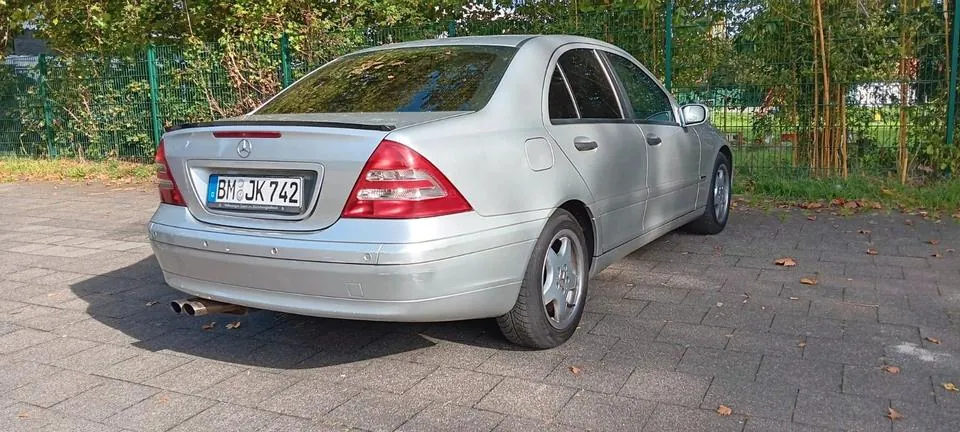 Mercedes-Benz C 180