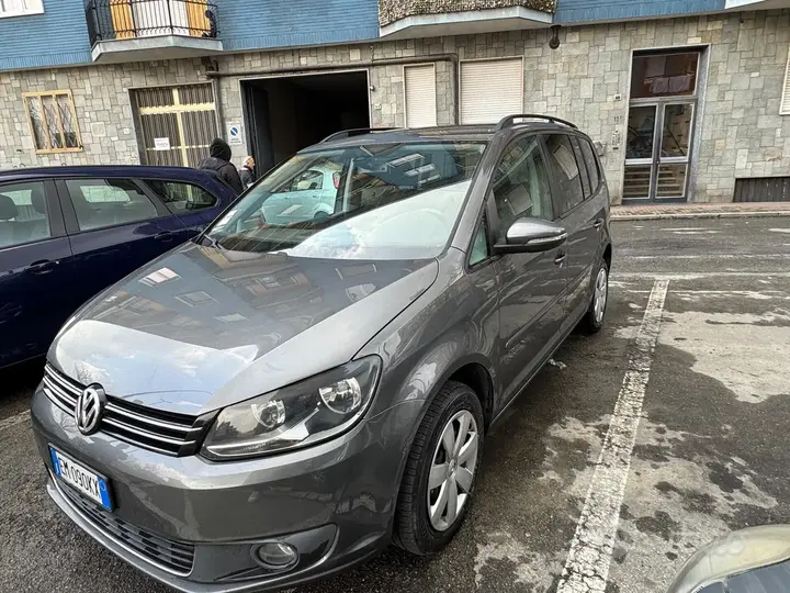 Volkswagen Touran 2012 photo 3