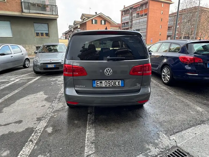 Volkswagen Touran 2012 photo 5