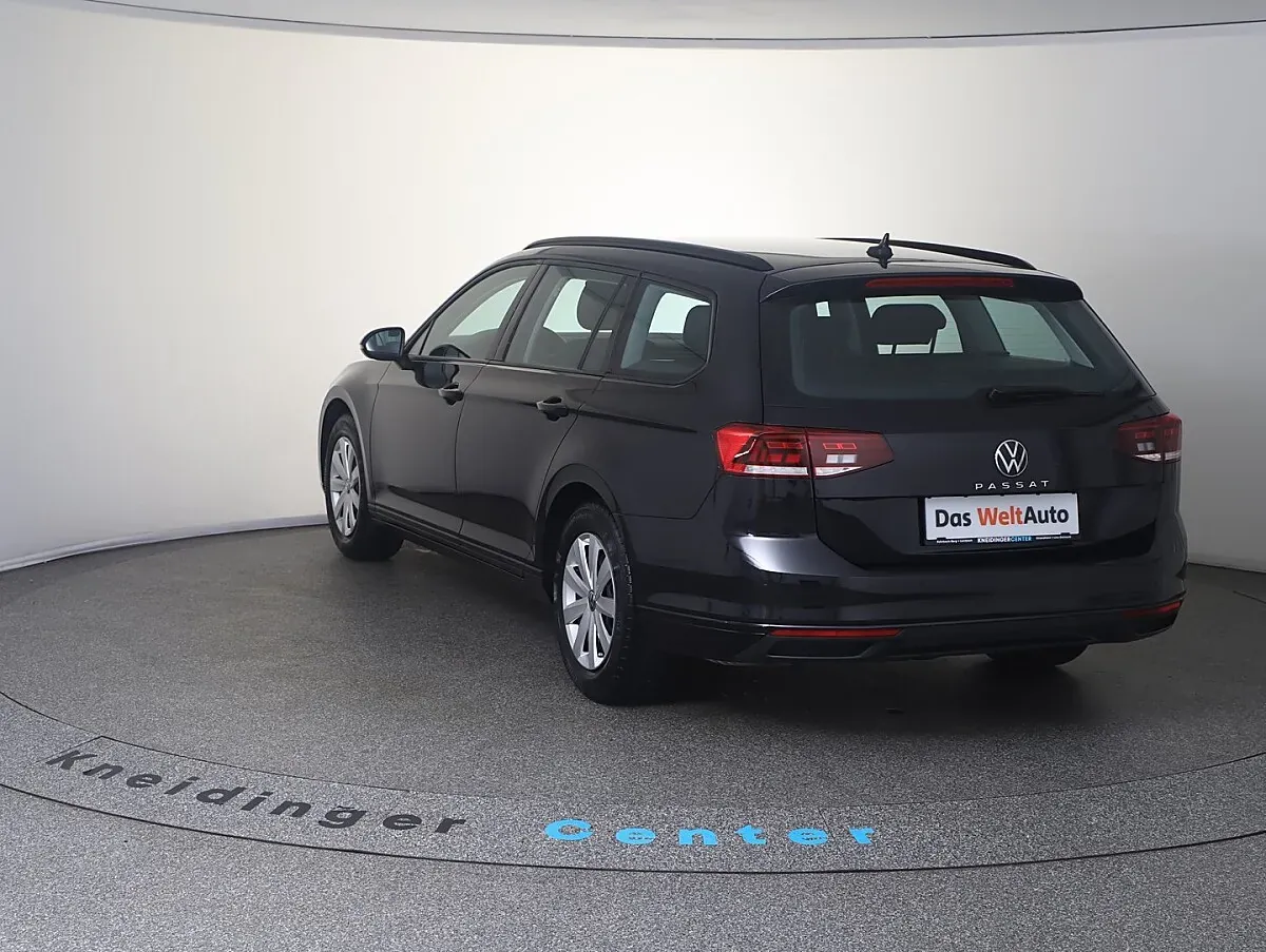 Volkswagen Passat 2023 photo 2