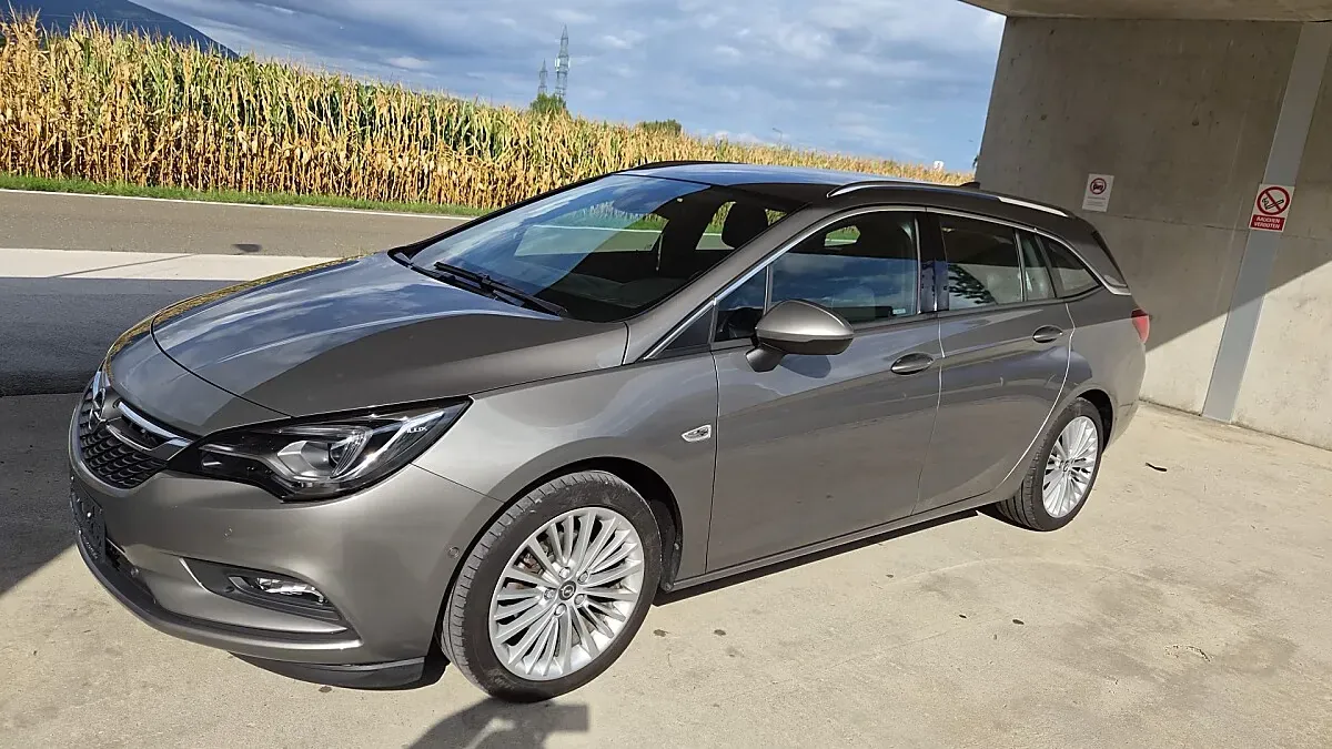 Opel Astra 2017 photo 2