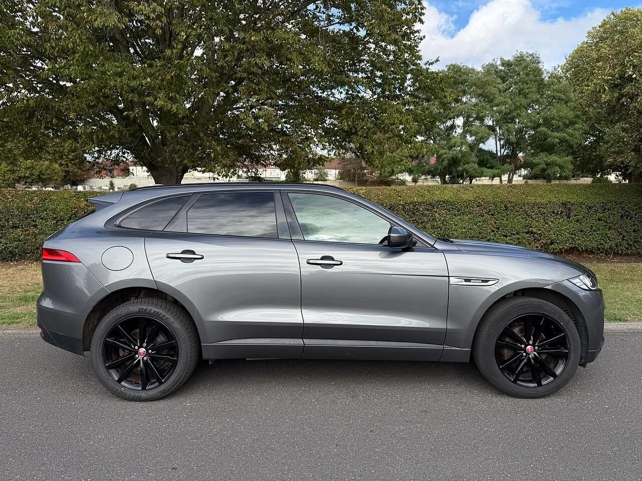Jaguar F-Pace 2017 photo 2