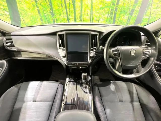 Toyota Crown 2016 photo 2