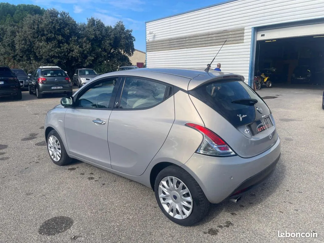Lancia Ypsilon 2016 photo 4