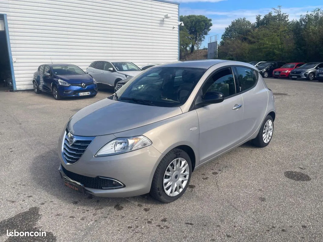 Lancia Ypsilon