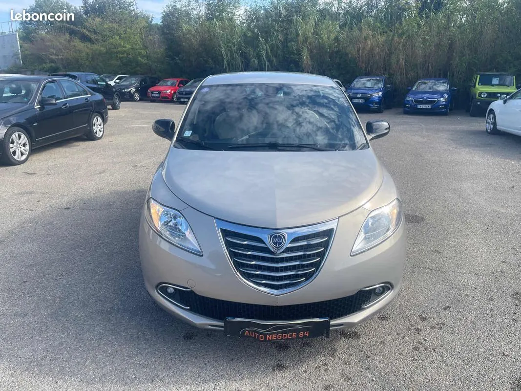 Lancia Ypsilon 2016 photo 2