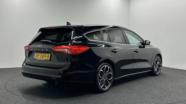 Ford Focus Wagon 2019 photo 2