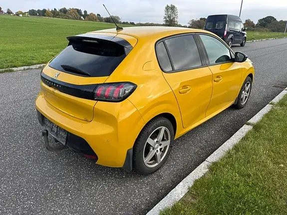 Peugeot 208 2021 photo 3