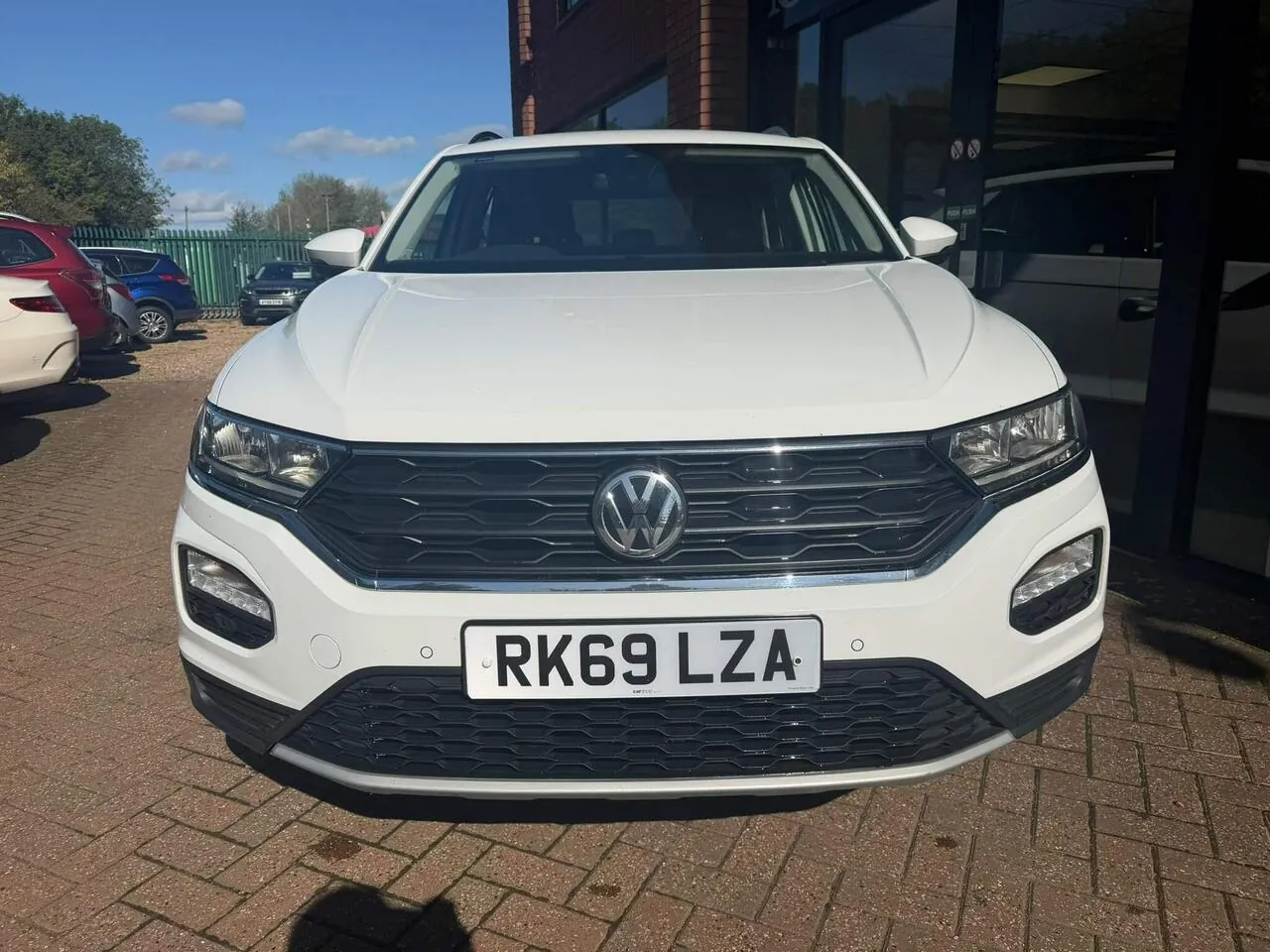 Volkswagen T-Roc 2019 photo 2