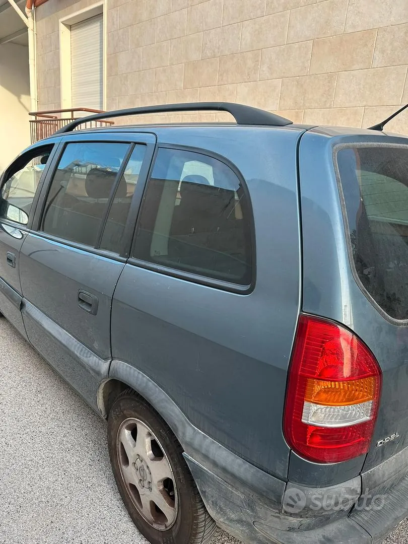 Opel Zafira 2000 photo 2