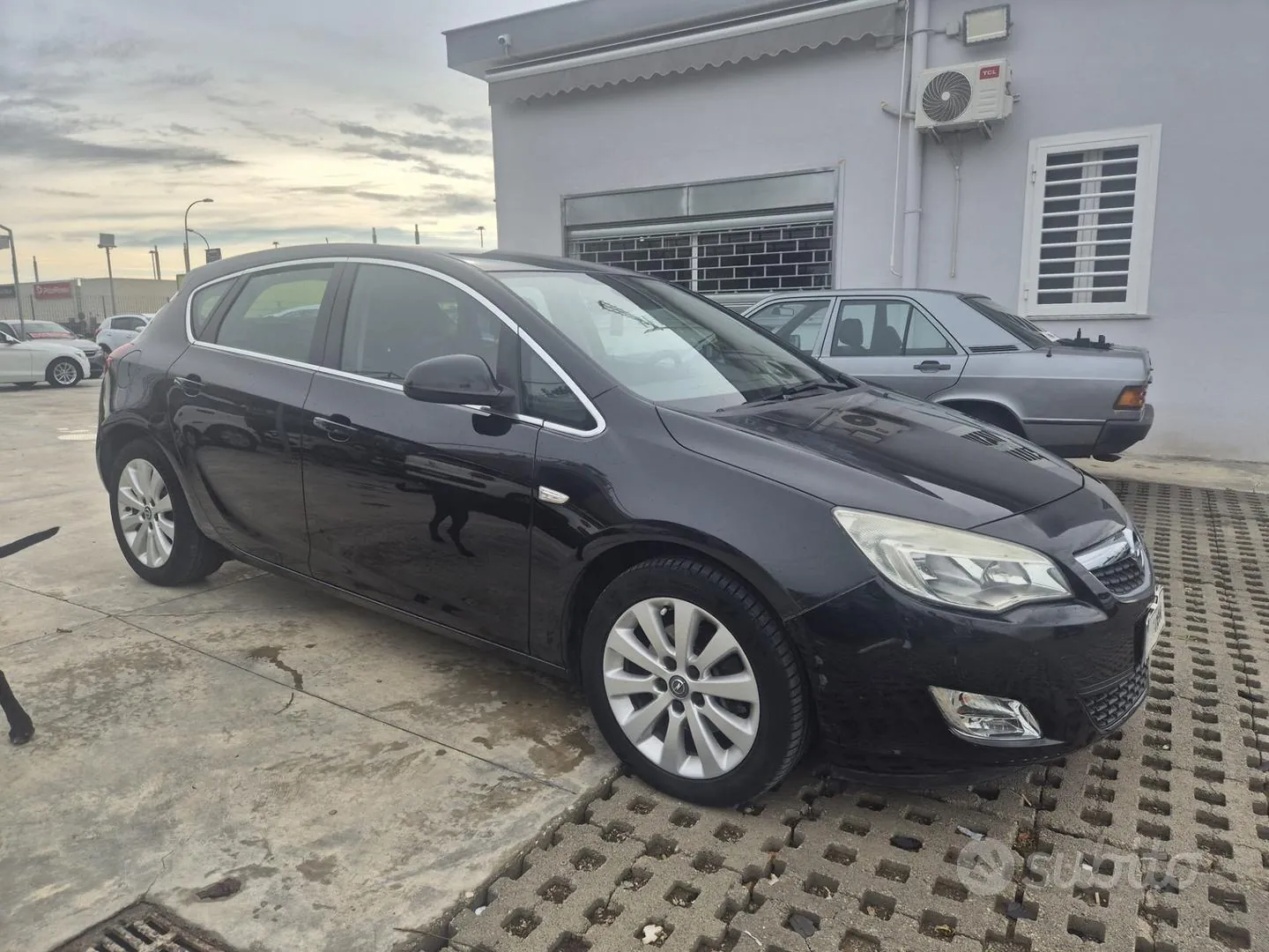 Opel Astra 2010 photo 2