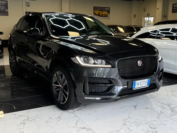 Jaguar F-Pace 2018 photo 2