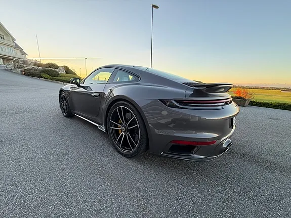 Porsche 911 Turbo S 2020 photo 2