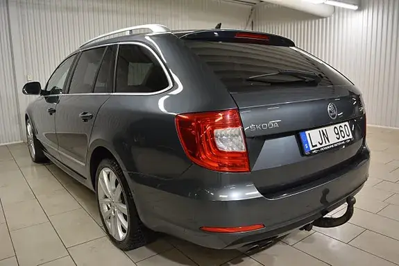 Skoda Superb 2014 photo 4