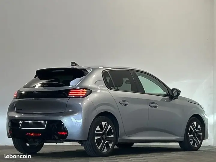 Peugeot 208 2024 photo 3