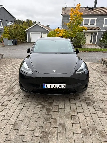 Tesla Model Y 2024 photo 2