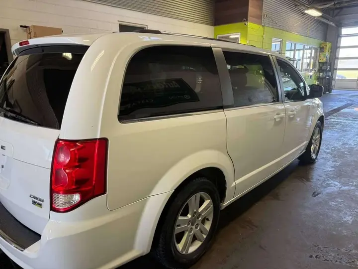 Dodge Grand Caravan 2018 photo 5