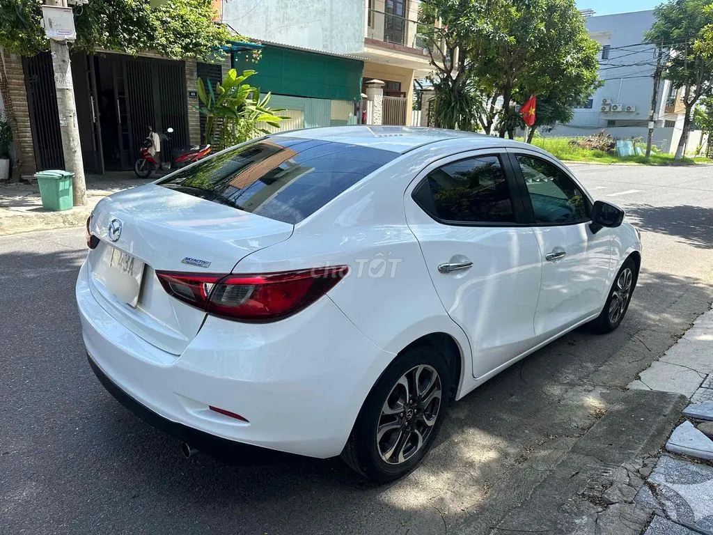 Mazda 2 2016 photo 2