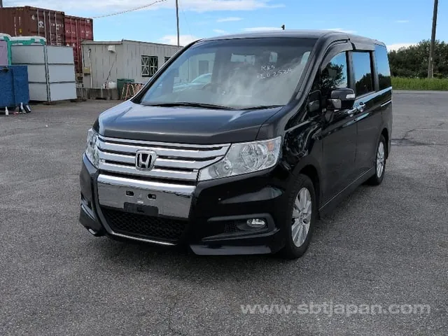 Honda Stepwagon Spada Z 2011 photo 2