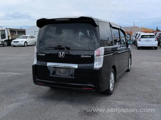Honda Stepwagon Spada Z 2011 photo 4