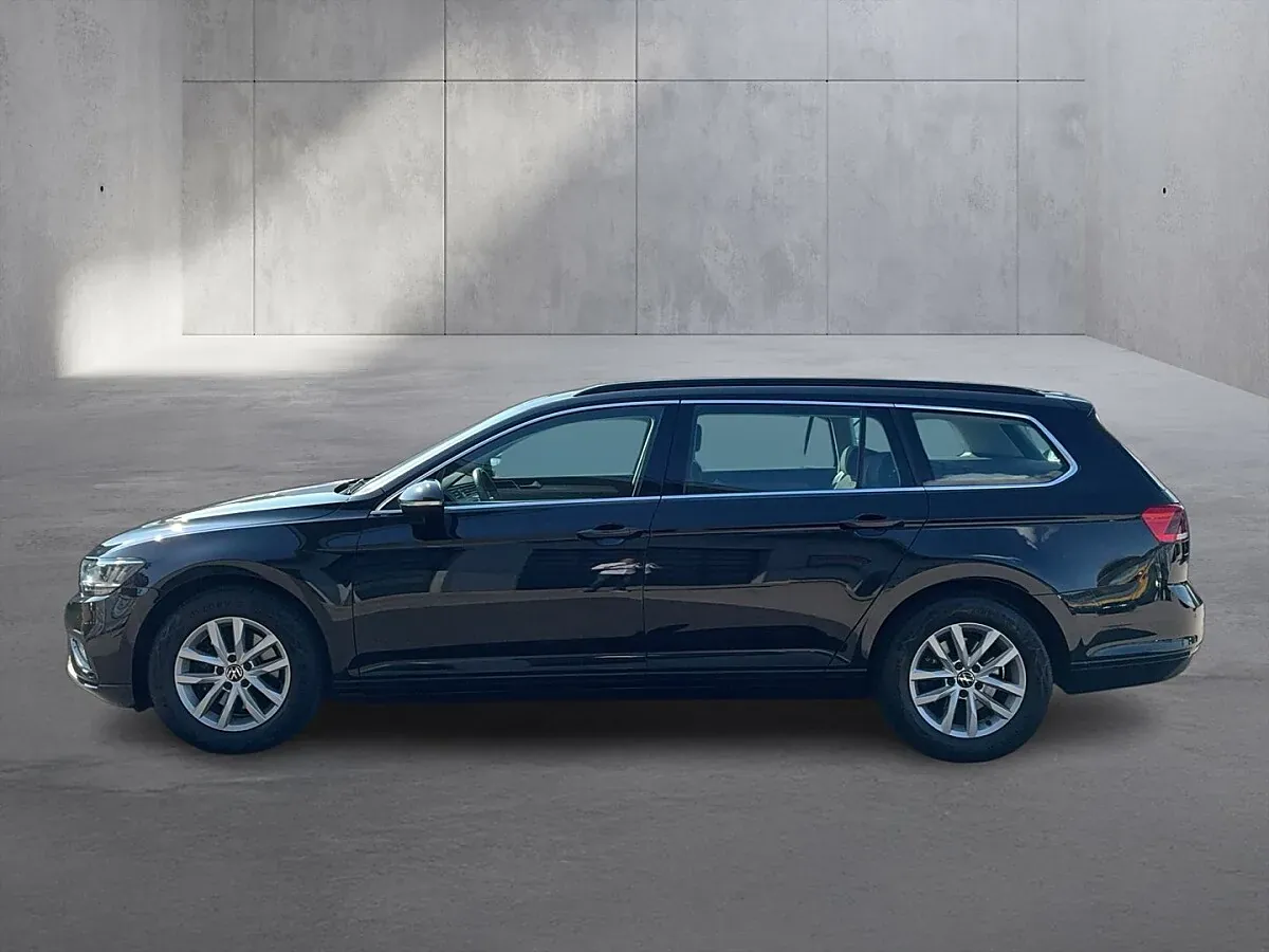 Volkswagen Passat 2022 photo 2