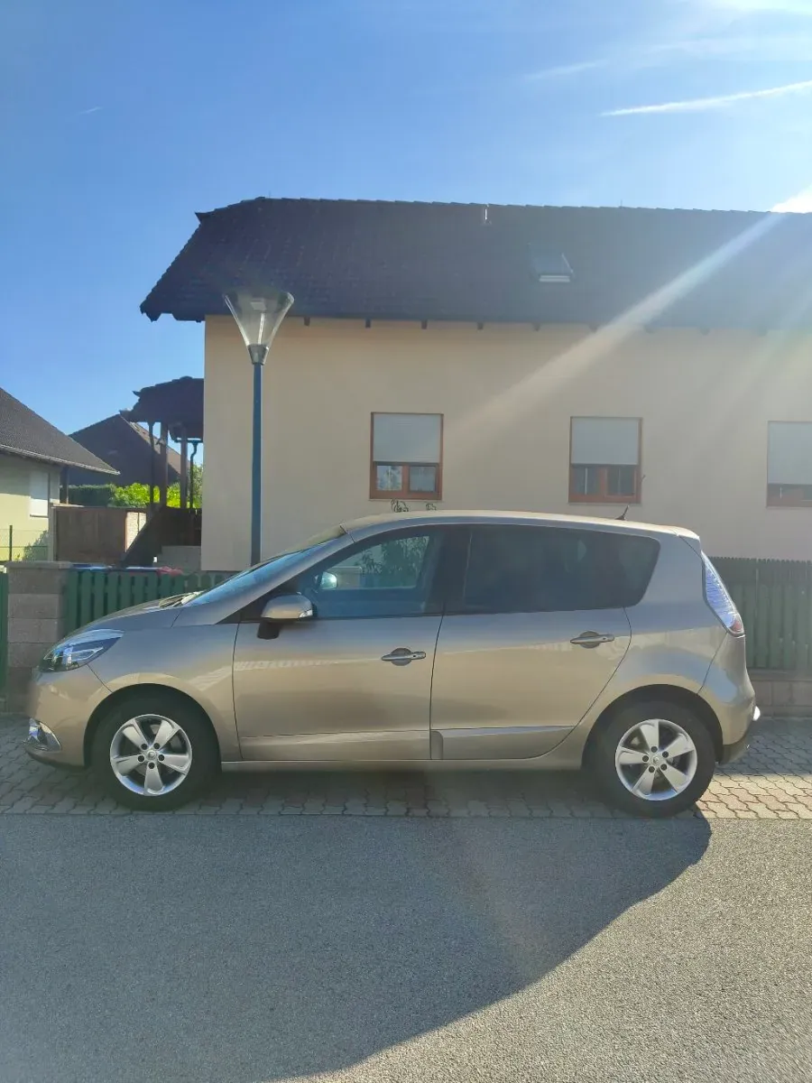 Renault Scenic 2013 photo 2