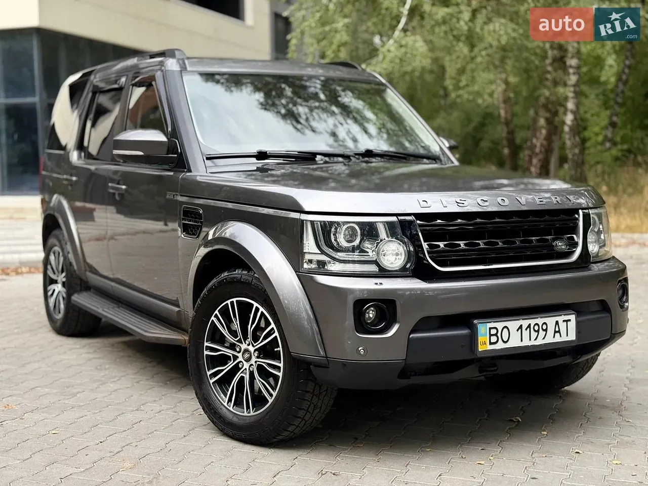 Land Rover Discovery 2015 photo 2