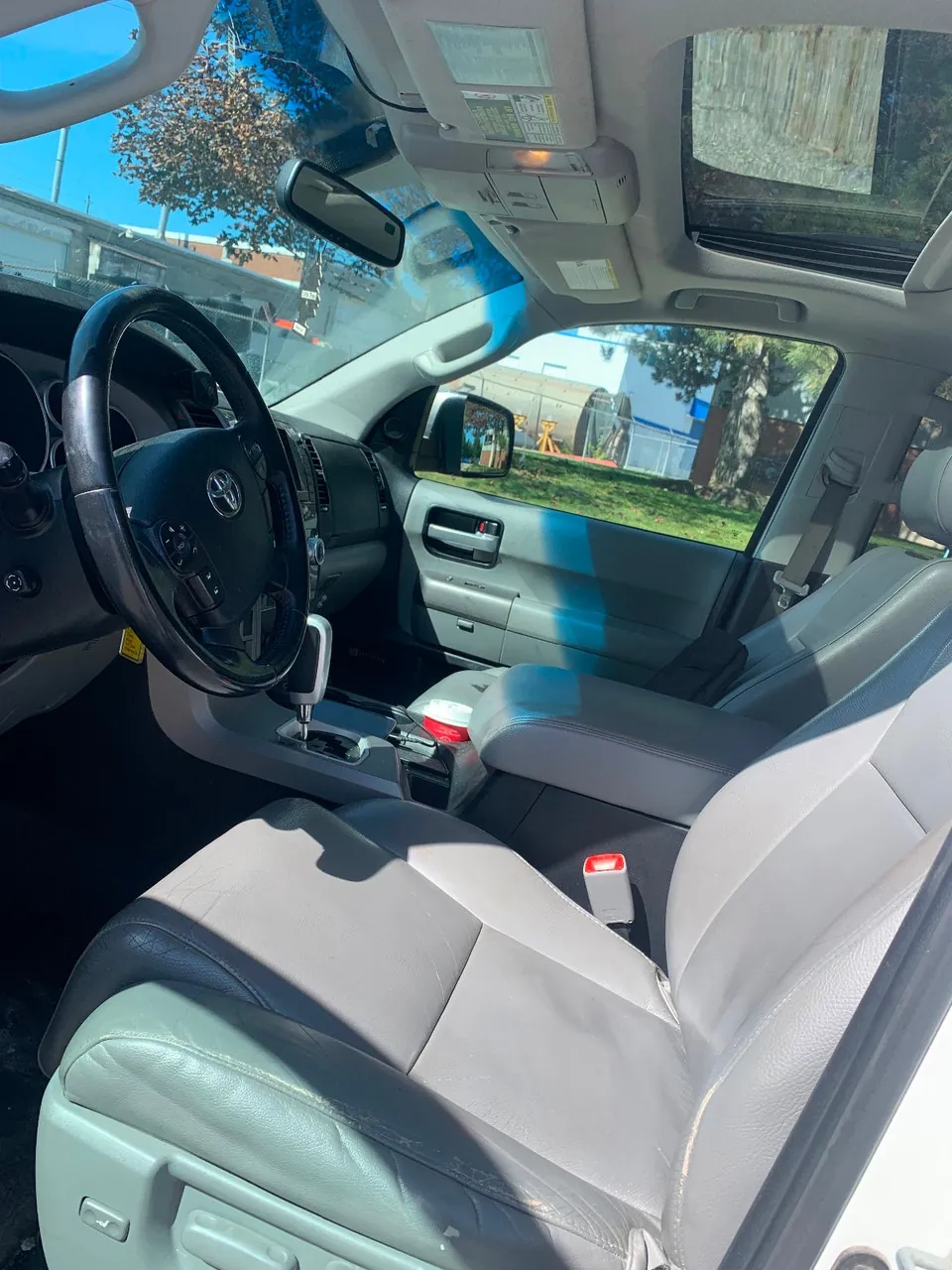 Toyota Sequoia 2012 photo 5