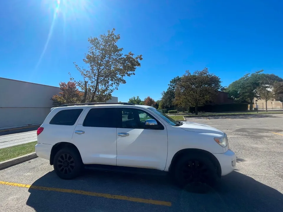 Toyota Sequoia 2012 photo 3