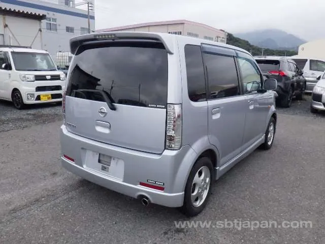 Nissan Otti 2010 photo 4