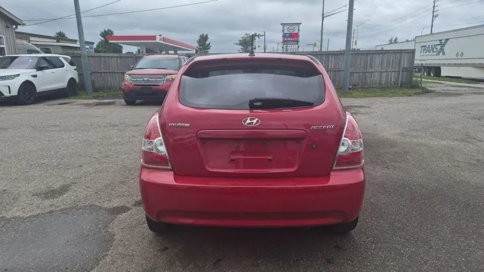 Hyundai Accent 2011 photo 4
