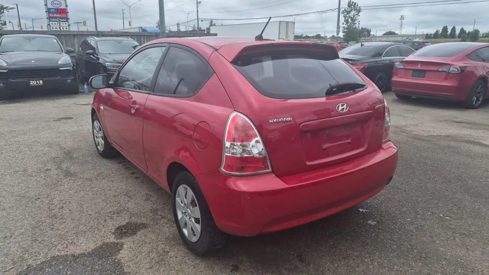 Hyundai Accent 2011 photo 3