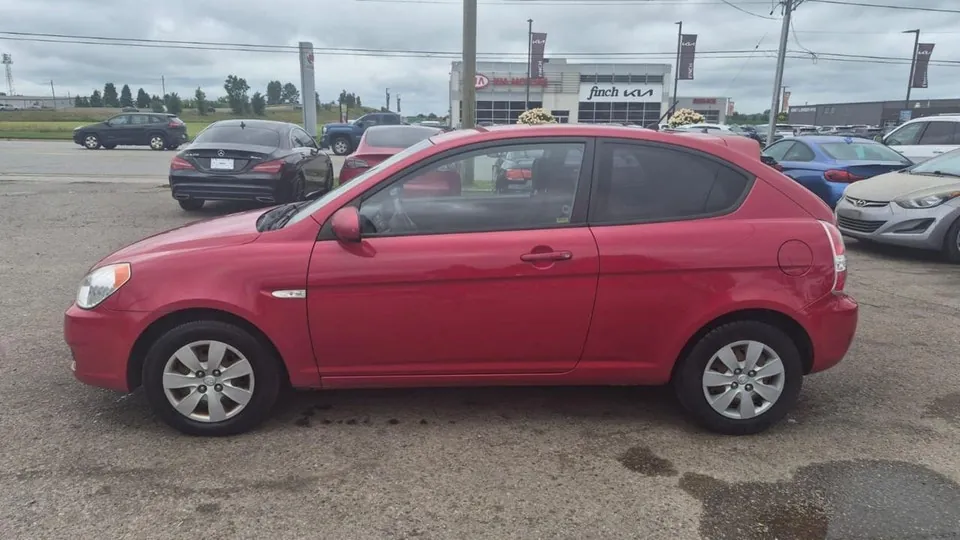 Hyundai Accent 2011 photo 2