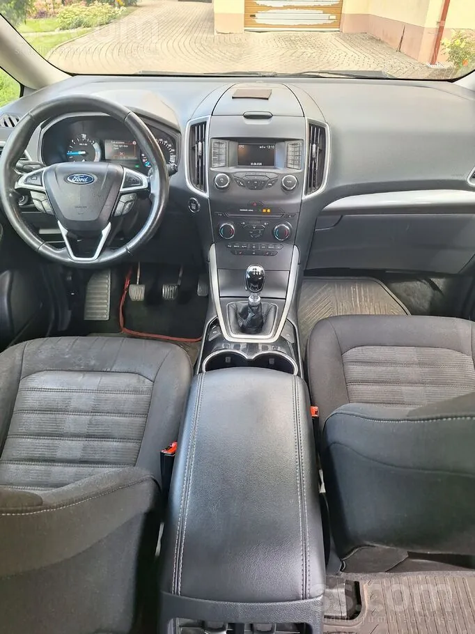 Ford Galaxy 2015 photo 4