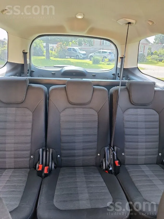 Ford Galaxy 2015 photo 5