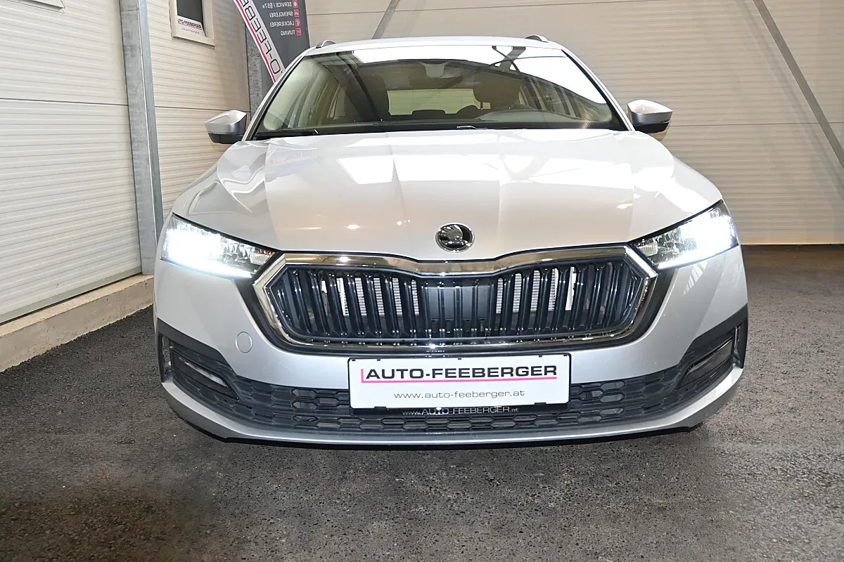 Skoda Octavia 2022 photo 2