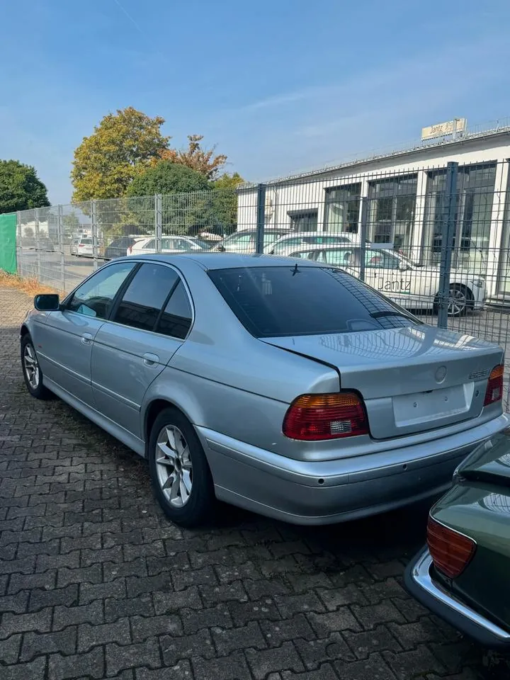BMW 525I