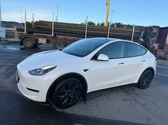 Tesla Model Y 2024 photo 3