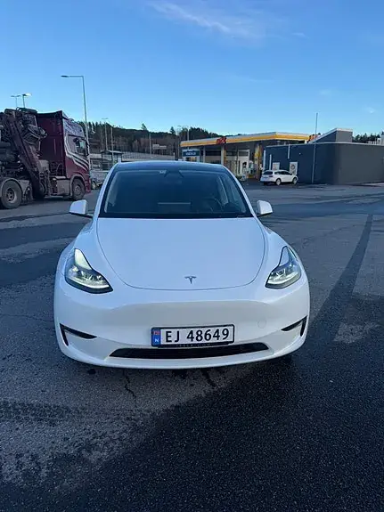 Tesla Model Y 2024 photo 4
