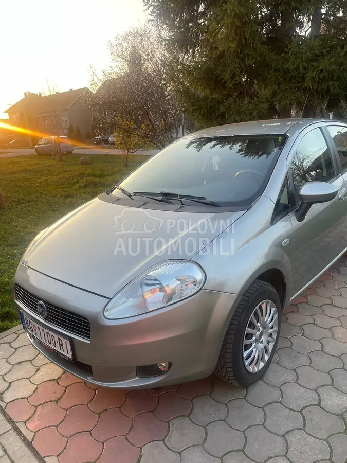 Fiat Grande Punto 2009 photo 2