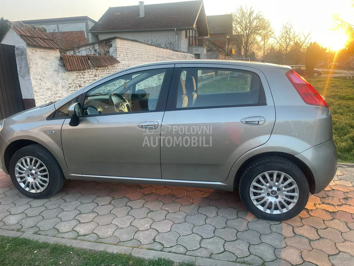 Fiat Grande Punto 2009 photo 3