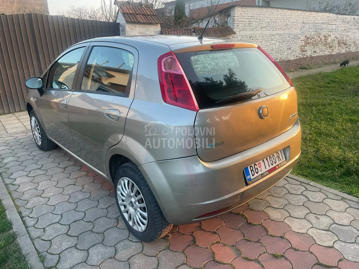 Fiat Grande Punto 2009 photo 4