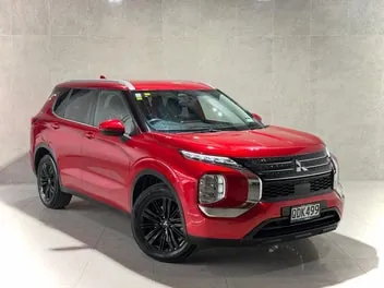 Mitsubishi Outlander 2023 photo 2
