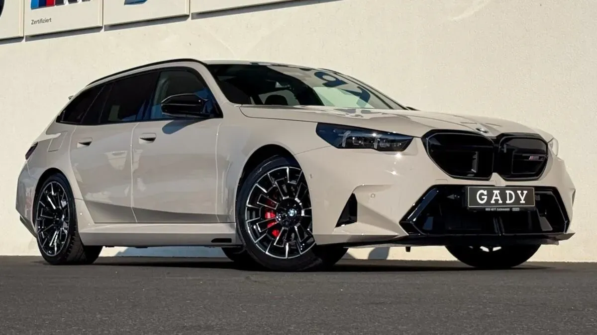 BMW 5 Series photo 3