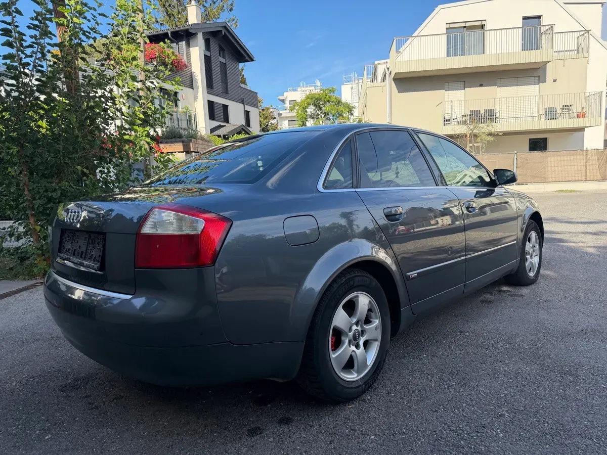 Audi A4 2004 photo 3