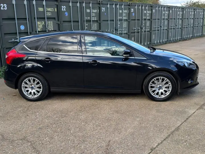 Ford Focus 2011 photo 4